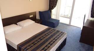 Гостиница Лазурь Бич Отель Адлер Двухместный номер с 1 кроватью или 2 отдельными кроватями и видом на море-2